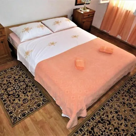 Apartman Franka - 70 M From Sea *
