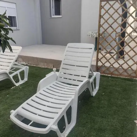 Franka - 70 M From Sea Apartman Zadar